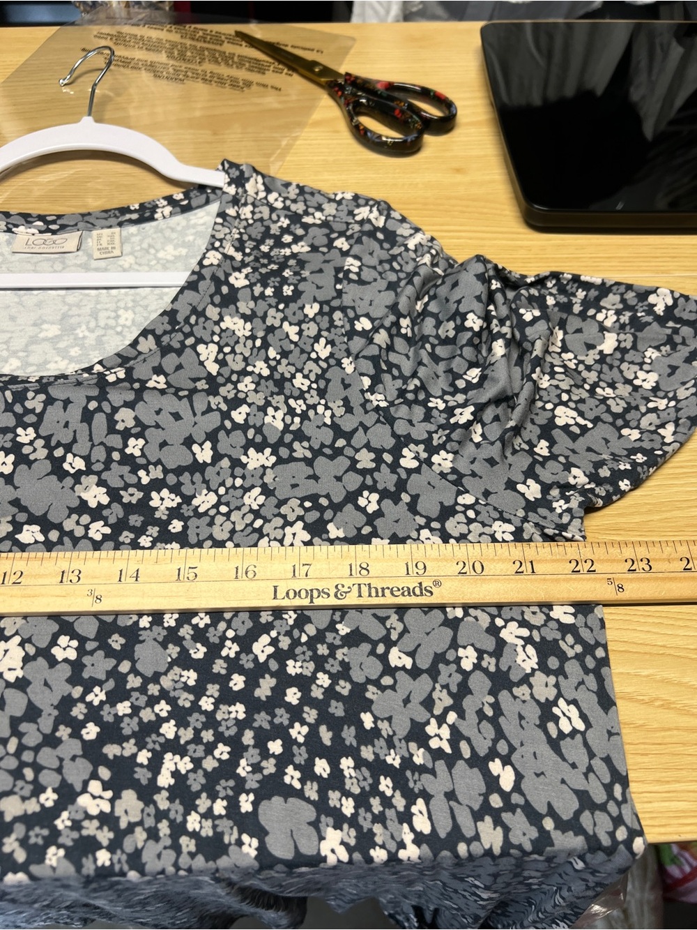 LOGO by Lori Goldstein Floral Print Swing Tunic Top Size 1X Gray Stretch Knit - Picture 10 of 12